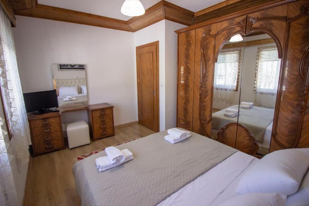 GjirokastërEmblematic House 3公寓 外观 照片