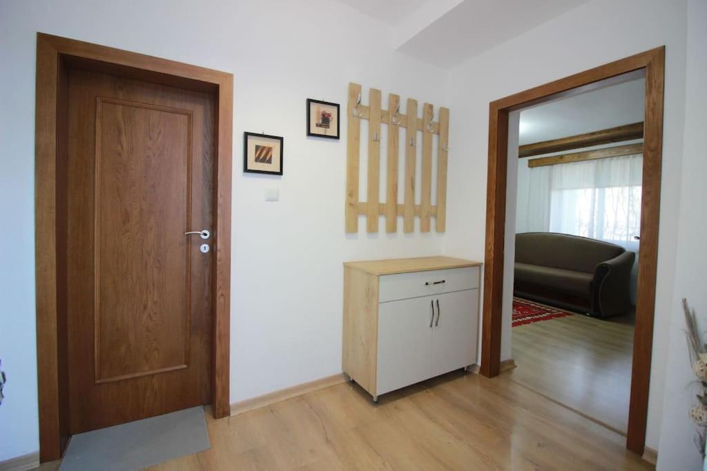 GjirokastërEmblematic House 3公寓 外观 照片