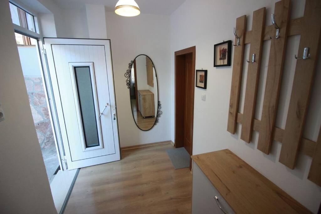 GjirokastërEmblematic House 3公寓 外观 照片