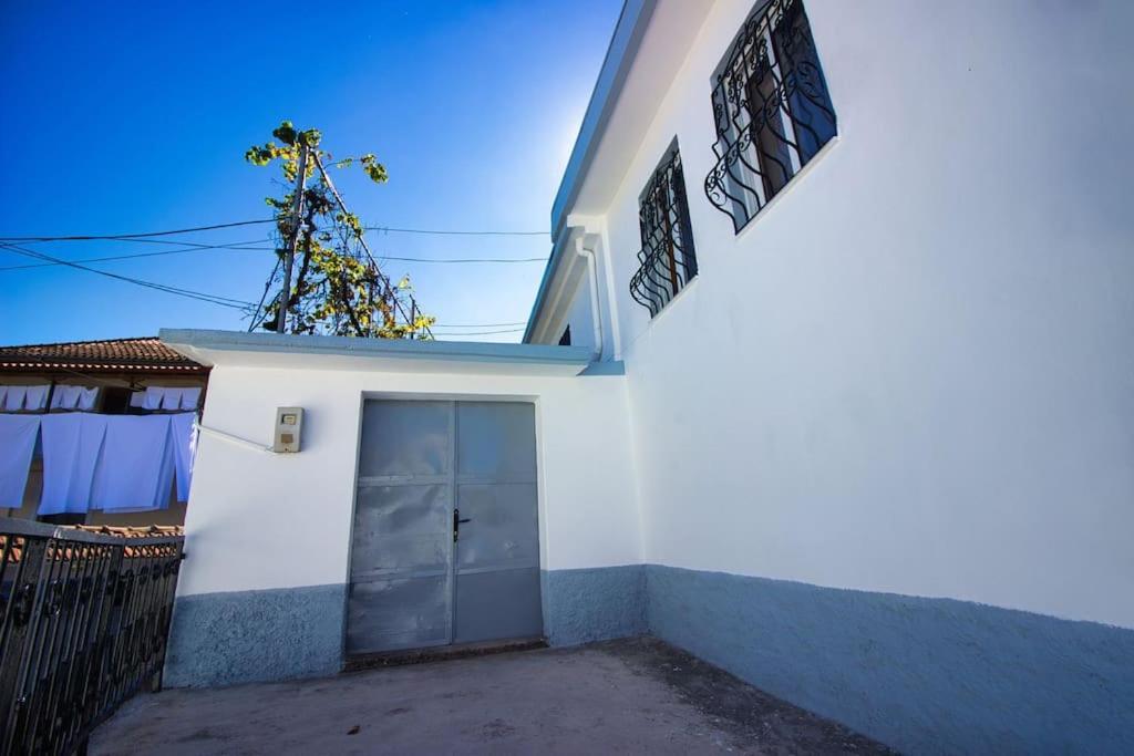 GjirokastërEmblematic House 3公寓 外观 照片