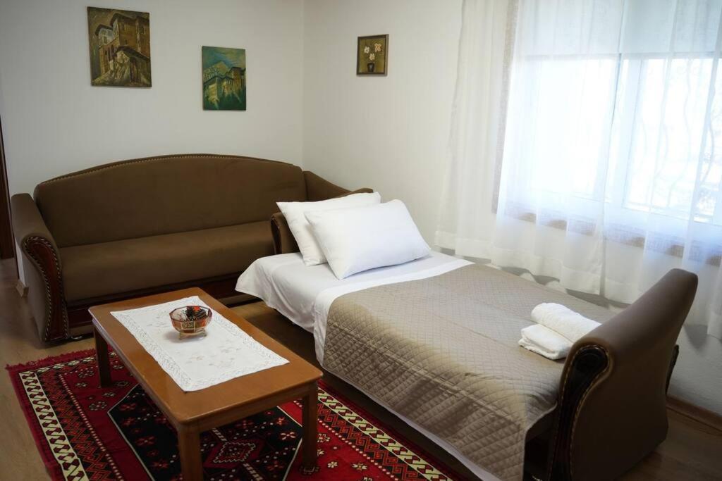 GjirokastërEmblematic House 3公寓 外观 照片