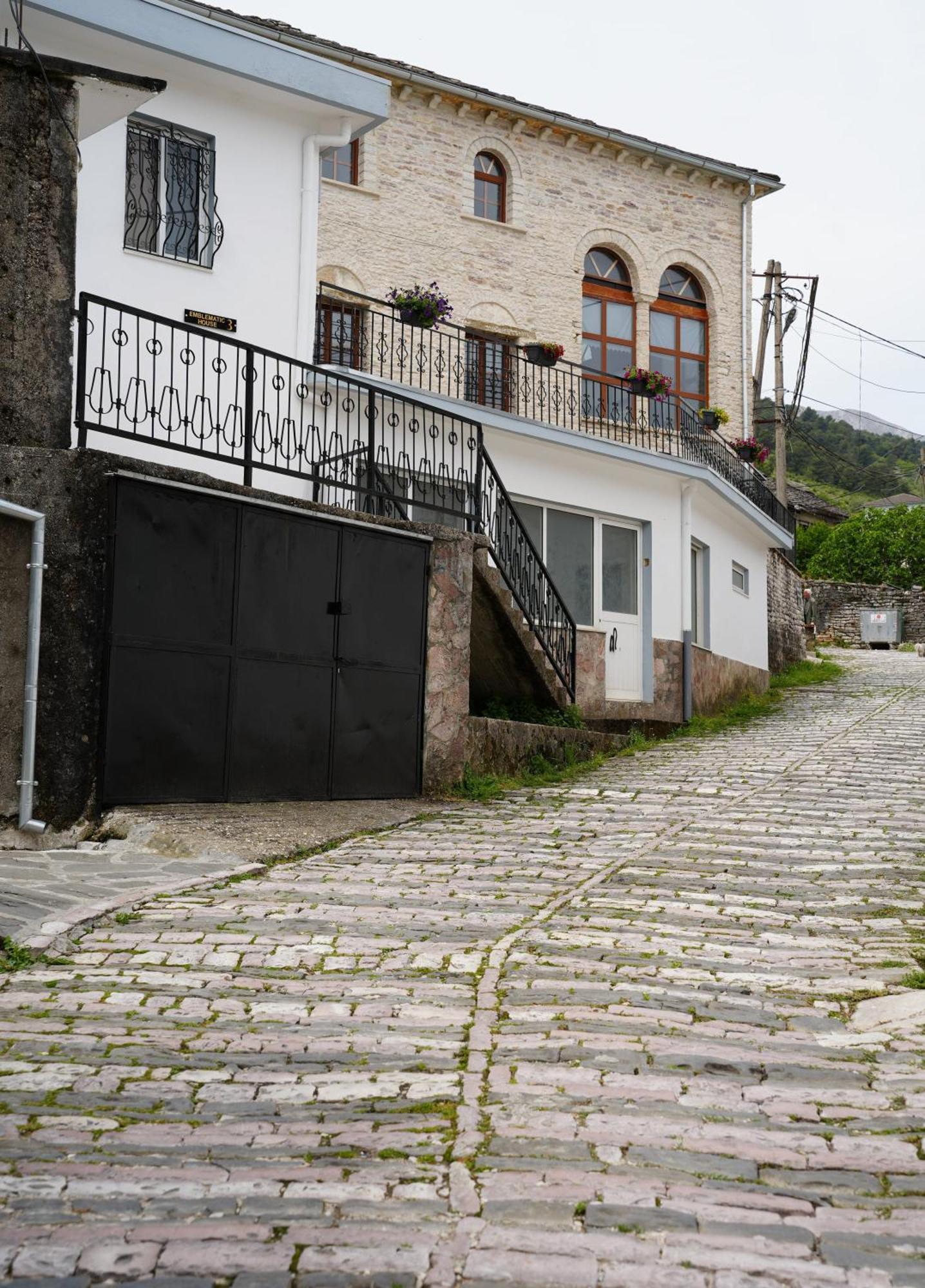 GjirokastërEmblematic House 3公寓 外观 照片